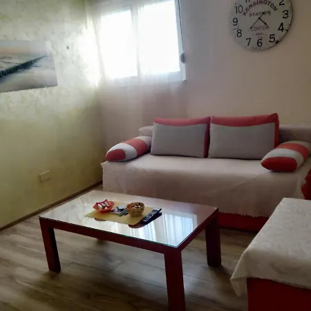 Dora Apartment *