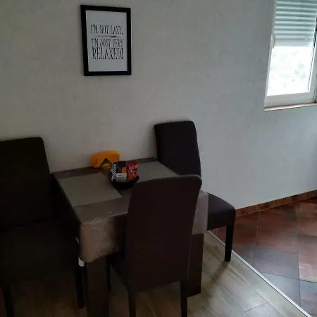 Apartment Dora *